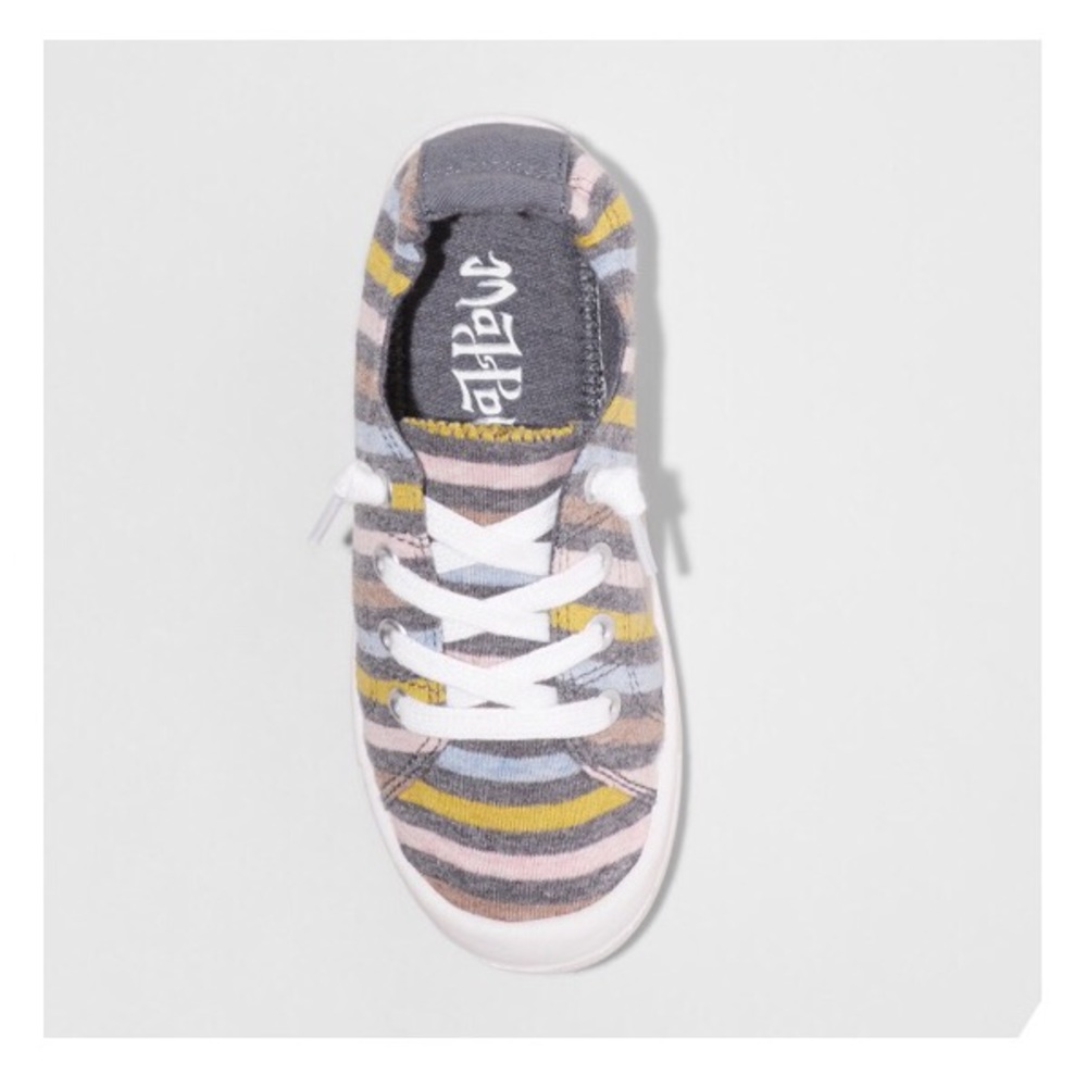 NWT Mad Love Girls Slip On Canvas Sneakers - Picture 3 of 7